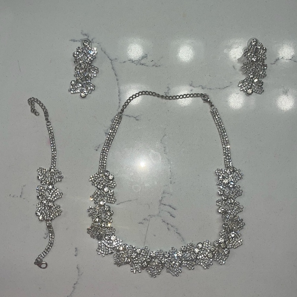 Elegant Silver Jewelry Set